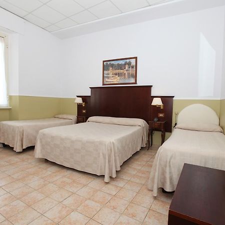 Hotel Belvedere Lido di Ostia Bagian luar foto
